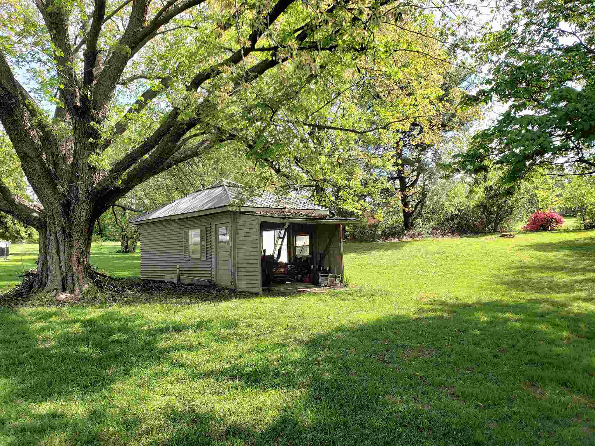 4555 West Woodyard Road Bloomington, IN 47404 - Photo 9 of 29
