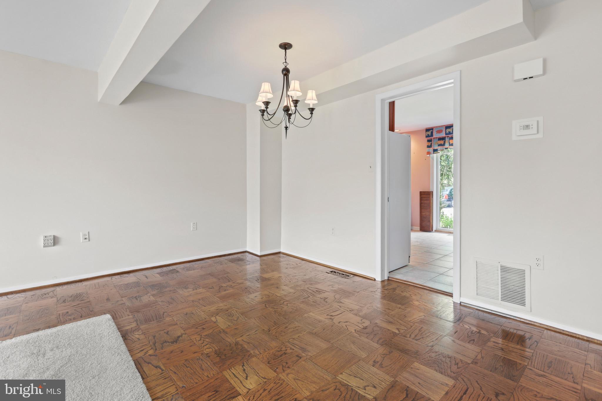 1989 Greenberry Road Baltimore, MD 21209 - Photo 15 of 35 Gallery Image 15