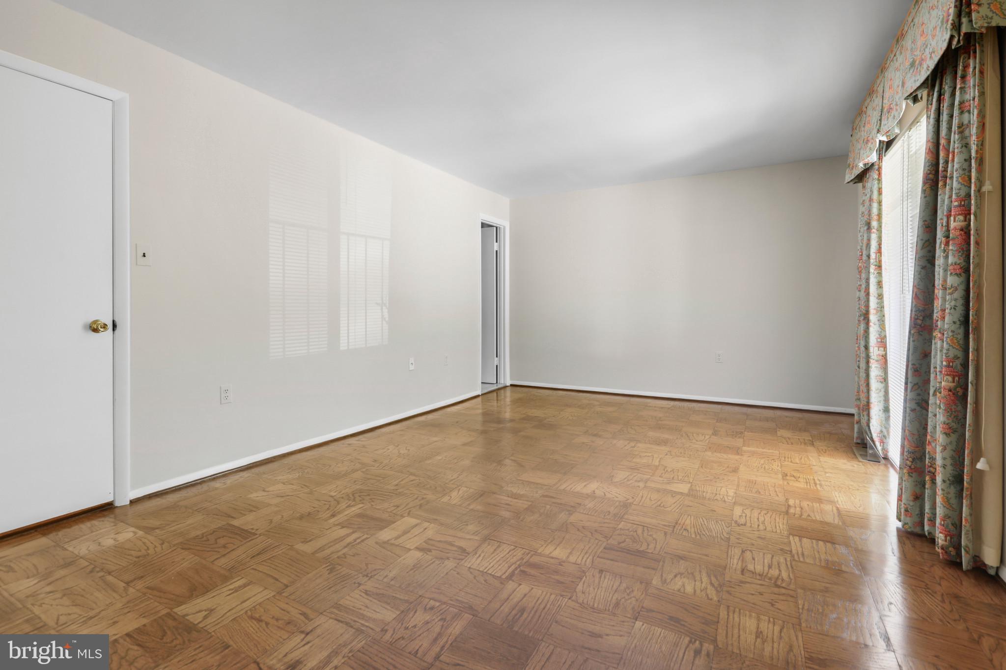 1989 Greenberry Road Baltimore, MD 21209 - Photo 18 of 35 Gallery Image 18