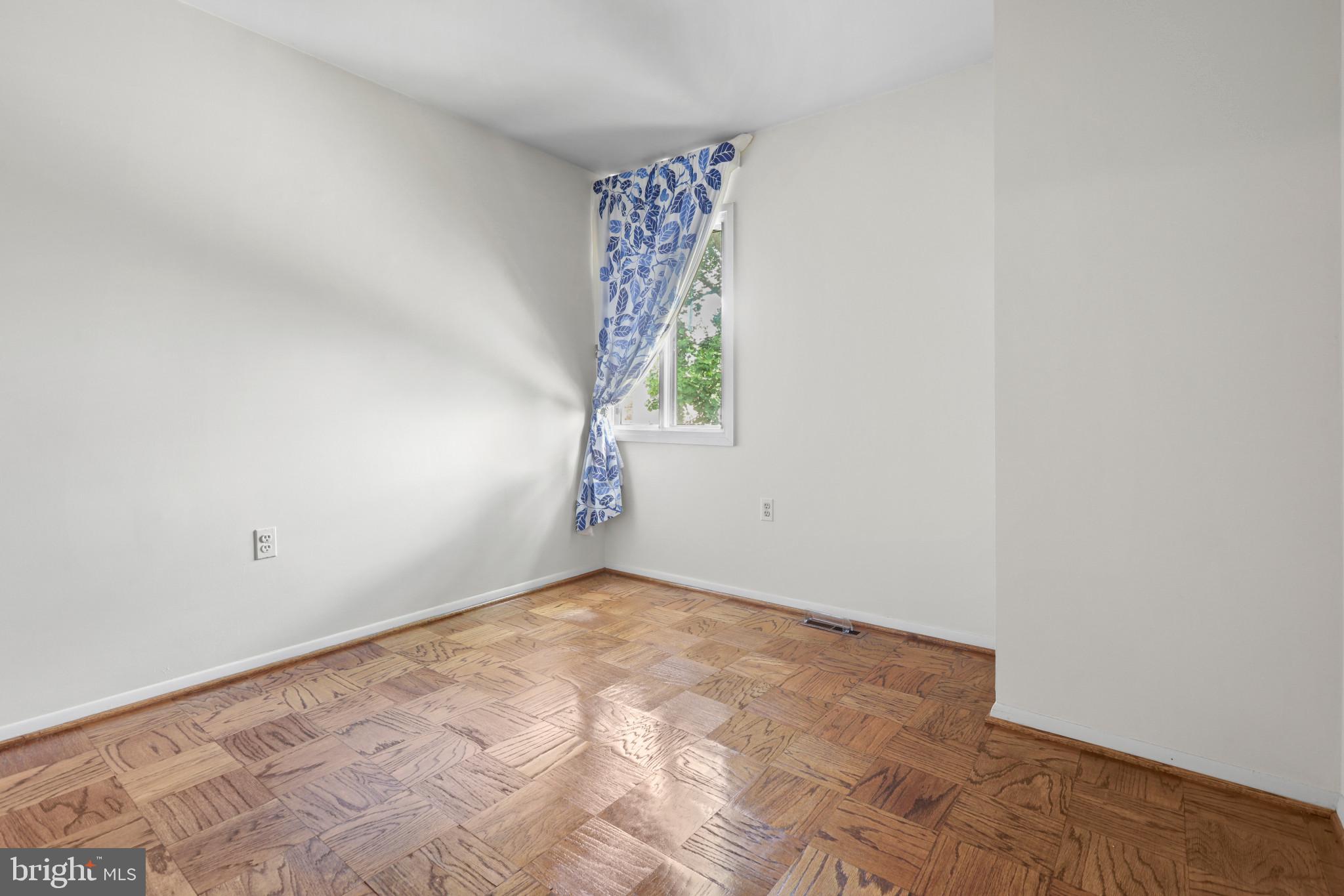 1989 Greenberry Road Baltimore, MD 21209 - Photo 21 of 35 Gallery Image 21