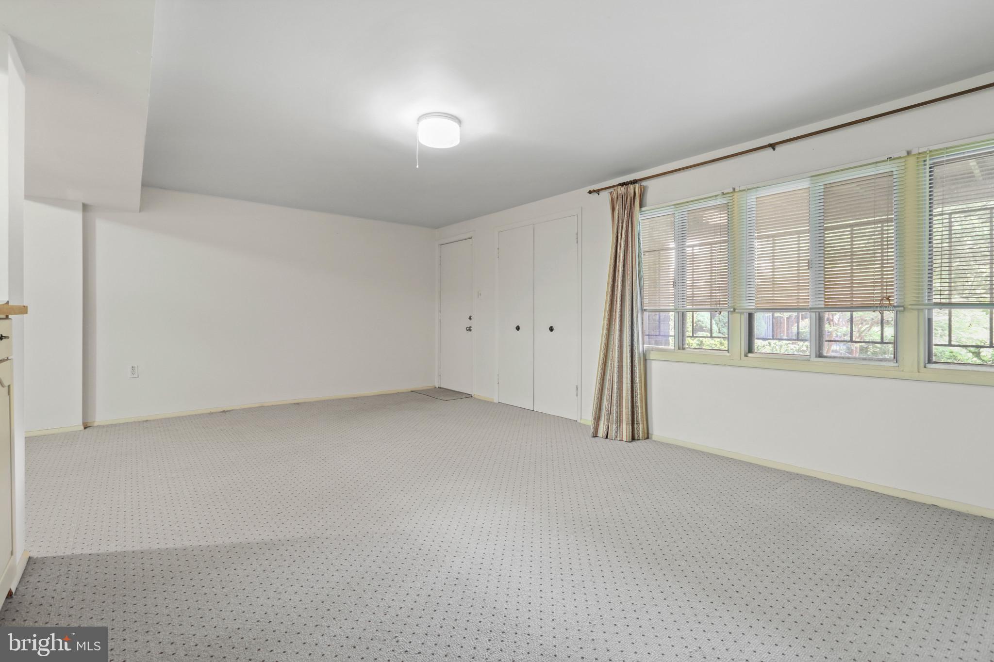 1989 Greenberry Road Baltimore, MD 21209 - Photo 31 of 35 Gallery Image 31