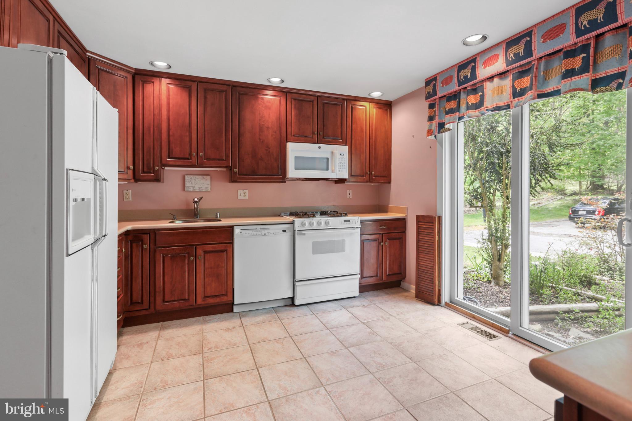 1989 Greenberry Road Baltimore, MD 21209 - Photo 7 of 35 Gallery Image 7