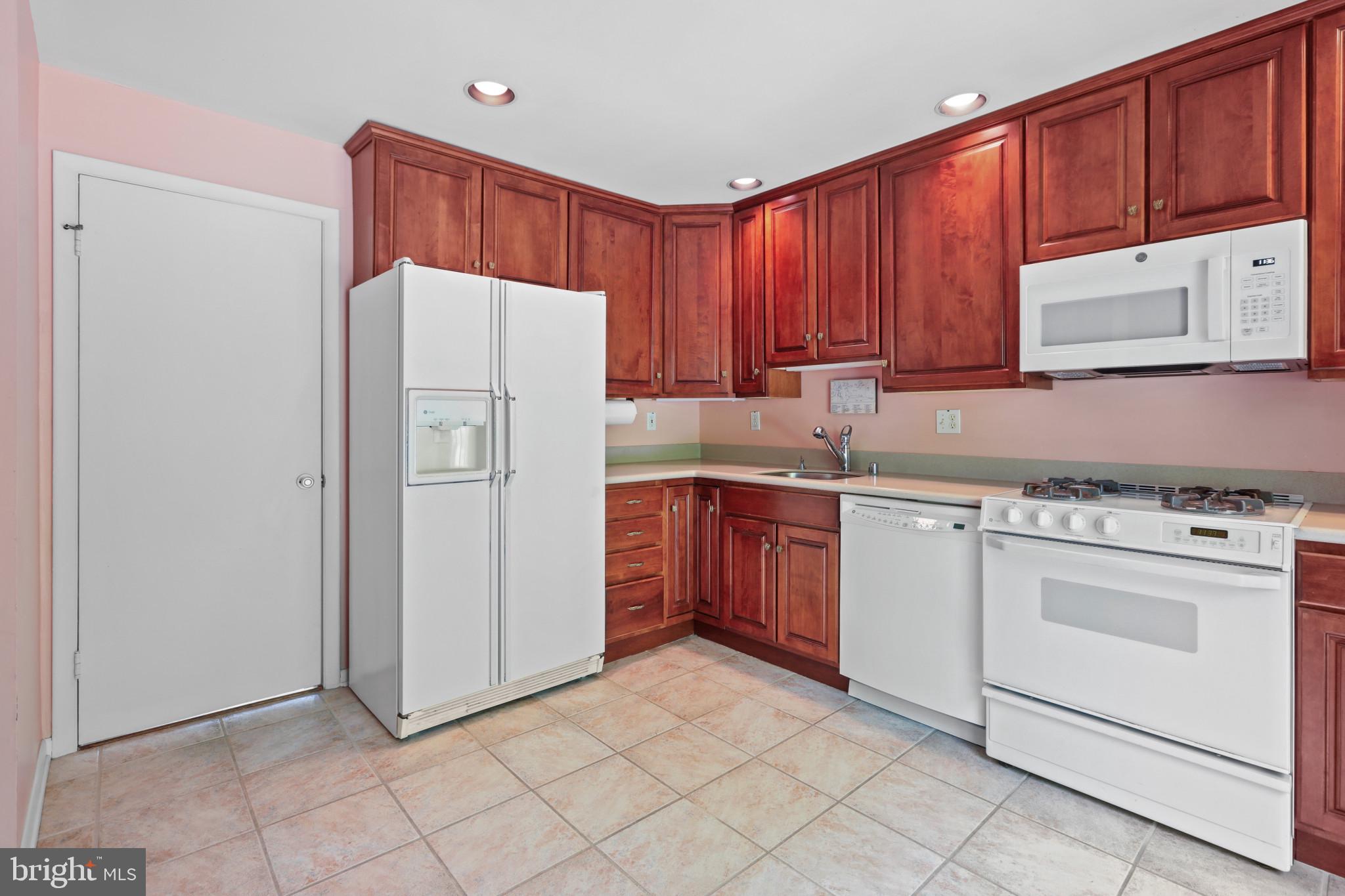 1989 Greenberry Road Baltimore, MD 21209 - Photo 8 of 35 Gallery Image 8
