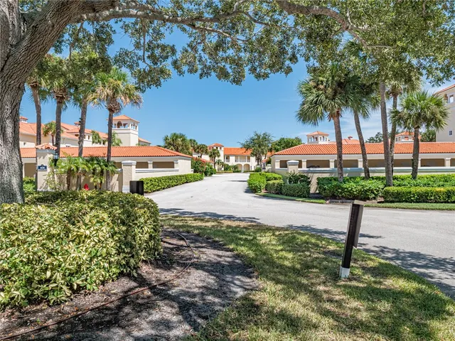 $245,000 | 5010 Harmony Circle, Unit 203, Vero Beach, FL 32967