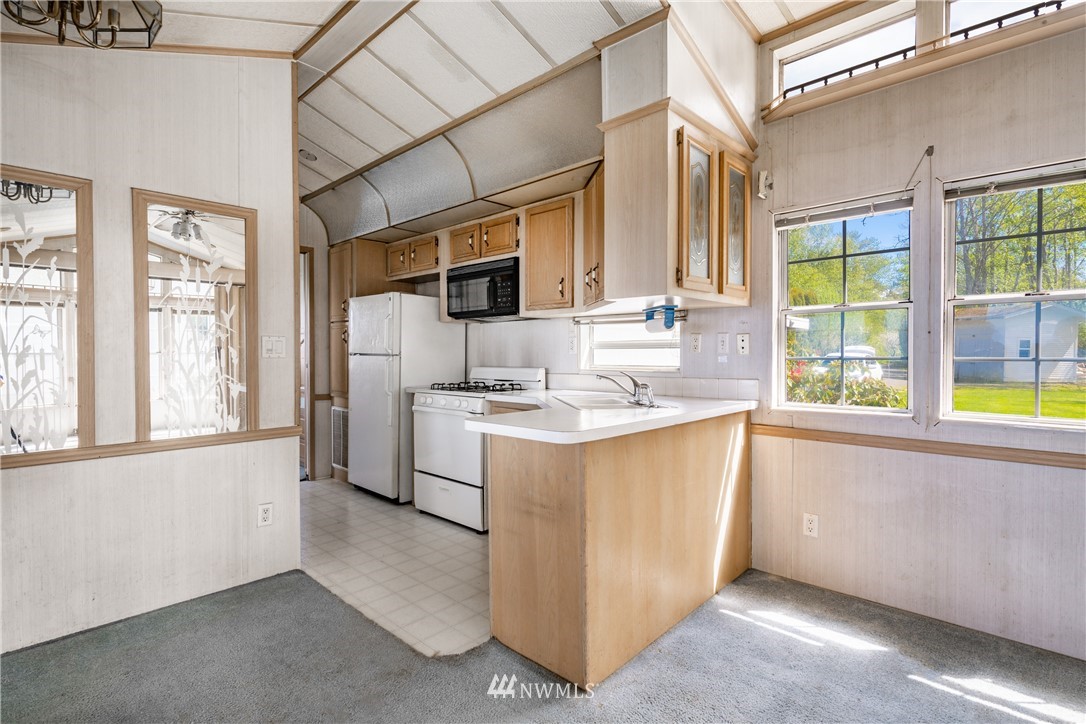 3237 Robertson Road Bellingham, WA 98226 - Photo 12 of 22 Gallery Image 12
