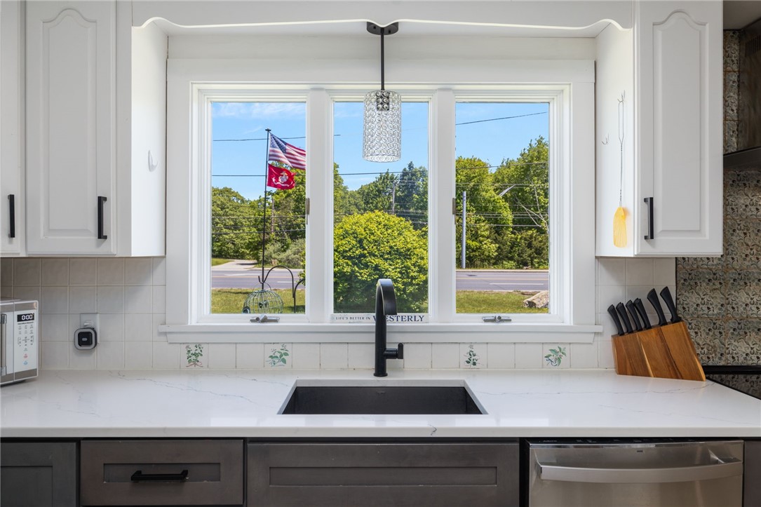 35 Post Road Westerly, RI 02891 - Photo 10 of 23
