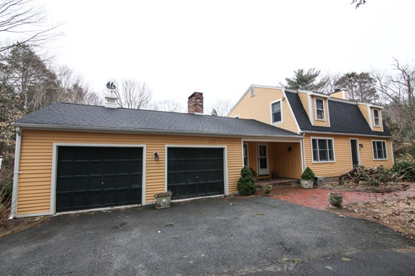 9 Loading Place Road Manchester, MA 01944 - Photo 1 of 29 Gallery Image 1