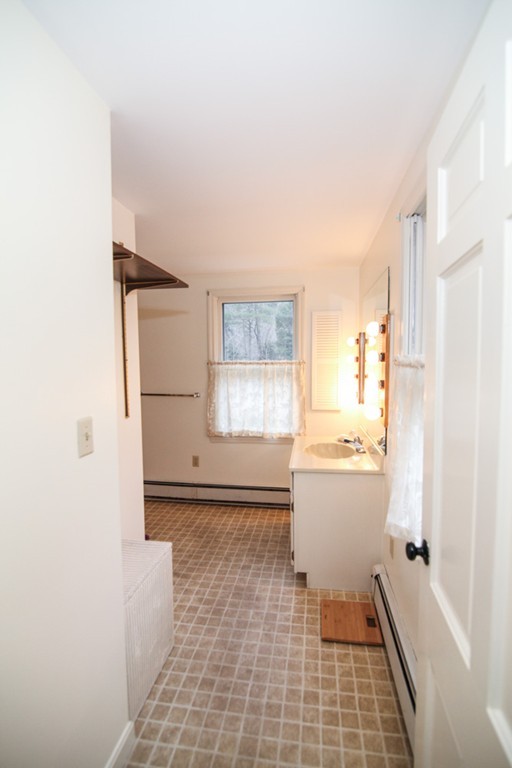 9 Loading Place Road Manchester, MA 01944 - Photo 18 of 29 Gallery Image 18