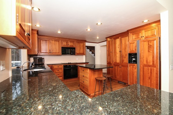 9 Loading Place Road Manchester, MA 01944 - Photo 3 of 29 Gallery Image 3