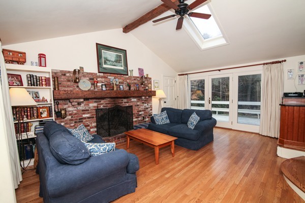 9 Loading Place Road Manchester, MA 01944 - Photo 5 of 29 Gallery Image 5