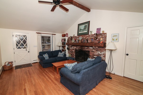 9 Loading Place Road Manchester, MA 01944 - Photo 6 of 29 Gallery Image 6