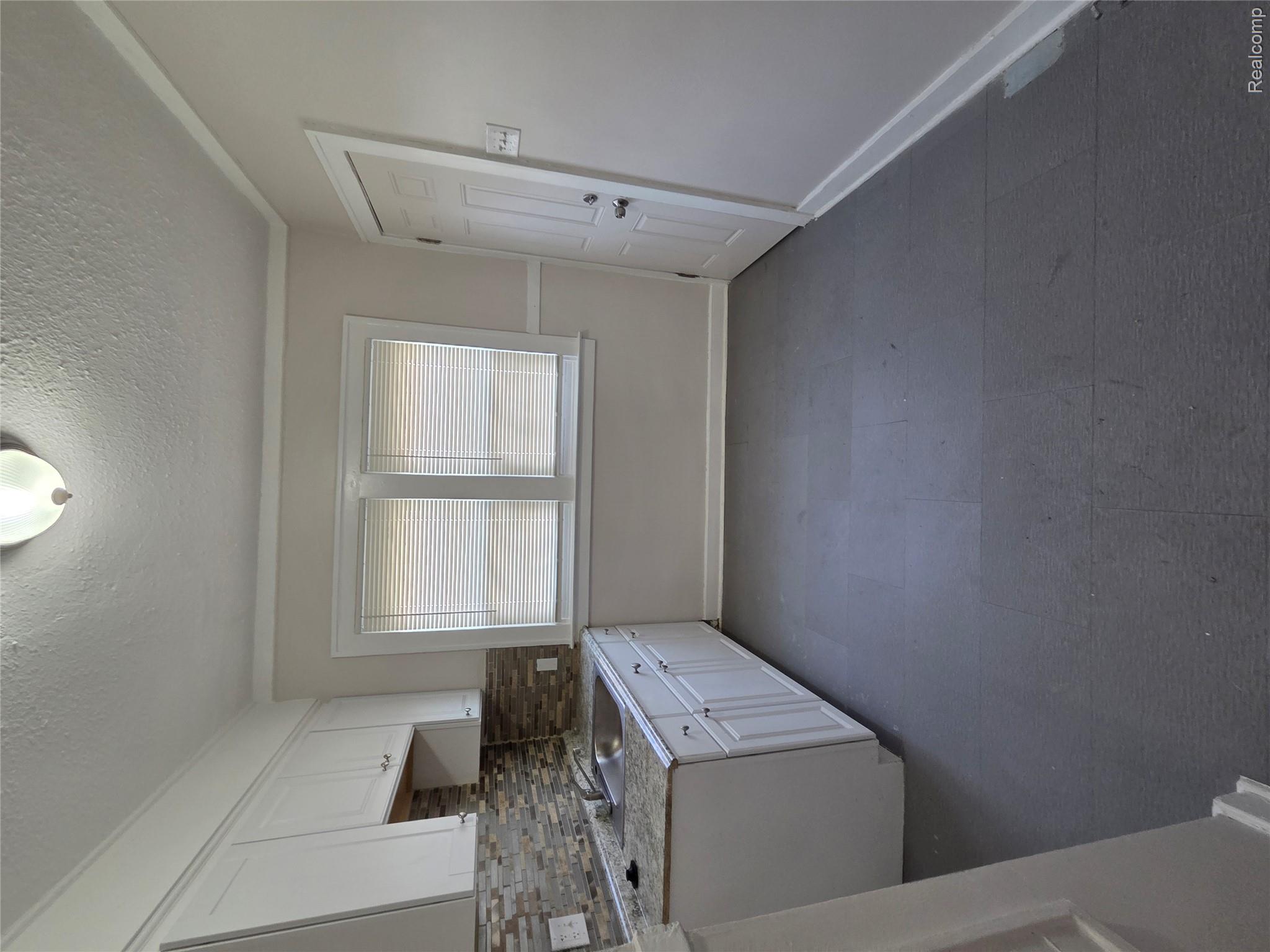12047 Prairie Street Detroit, MI 48204 - Photo 7 of 12