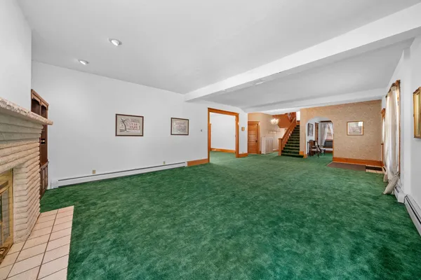 a view of a backyard