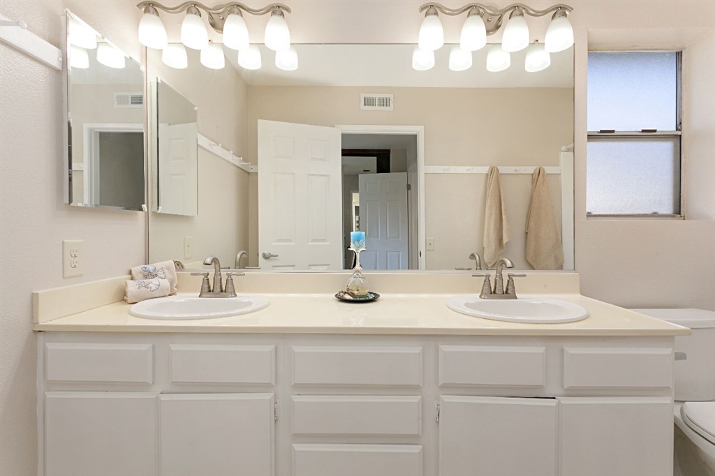 1925 Elm Ridge Drive Vista, CA 92081 - Photo 13 of 25