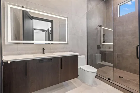 a close view of a bathtub in a bathroom