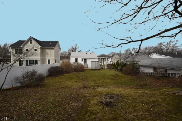 a view of house with a yard