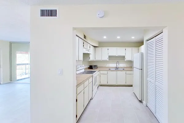 $2,150 | 2020 Northwest 119th Street, Unit 1121, Miami, FL 33167