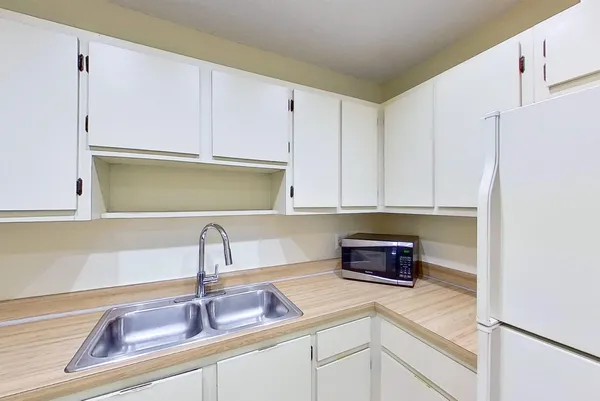 $2,150 | 2020 Northwest 119th Street, Unit 1121, Miami, FL 33167