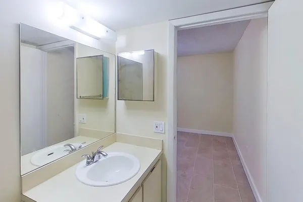 $2,150 | 2020 Northwest 119th Street, Unit 1121, Miami, FL 33167