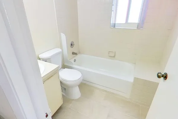 $2,150 | 2020 Northwest 119th Street, Unit 1121, Miami, FL 33167