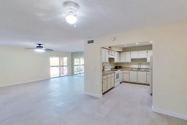 $2,150 | 2020 Northwest 119th Street, Unit 1121, Miami, FL 33167