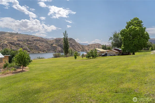 $1,070,000 | 24888 Us Highway, Chelan, WA 98816