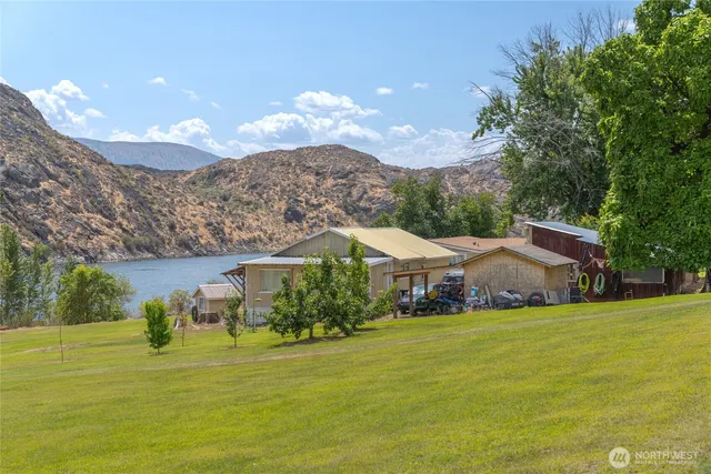 $1,070,000 | 24888 Us Highway, Chelan, WA 98816