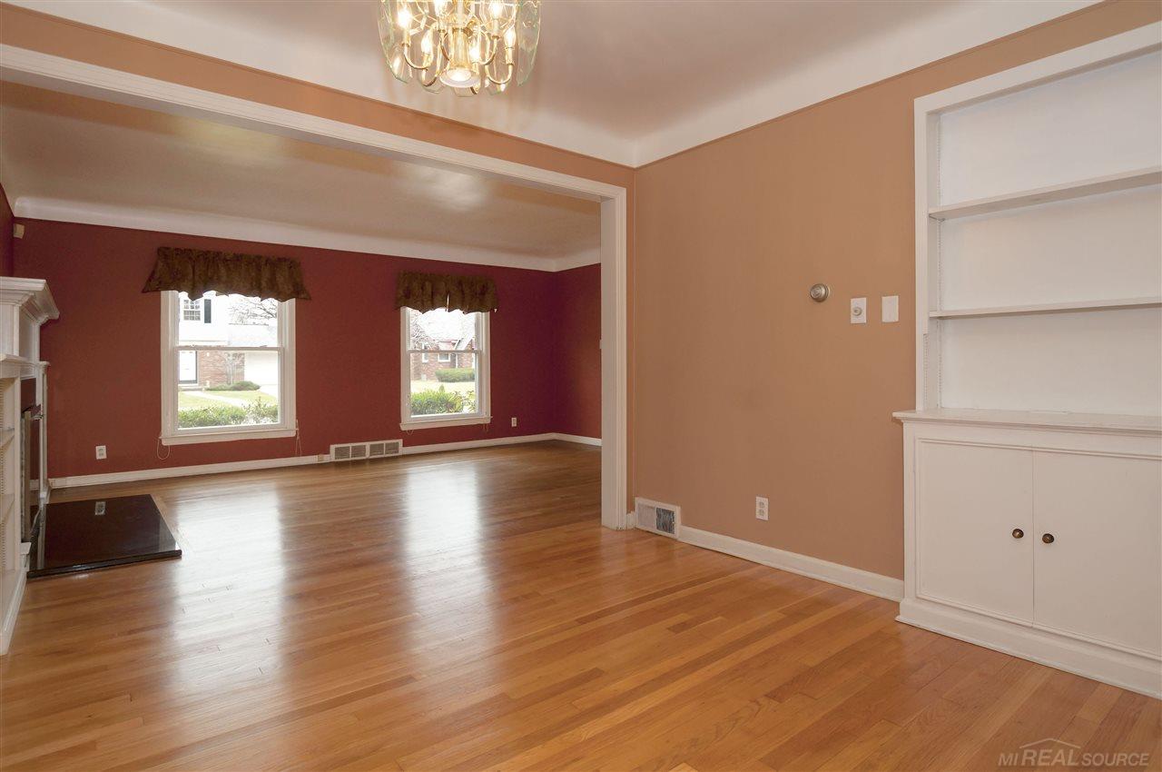 1019 Nottingham Grosse Pointe, MI 48230 - Photo 6 of 32 31315758-5.JPG