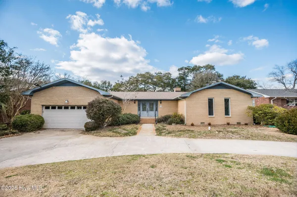 $675,000 | 168 Leslie Drive, Hubert, NC 28539