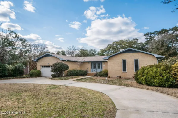 $675,000 | 168 Leslie Drive, Hubert, NC 28539