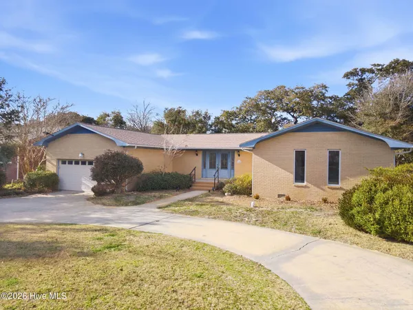 $675,000 | 168 Leslie Drive, Hubert, NC 28539
