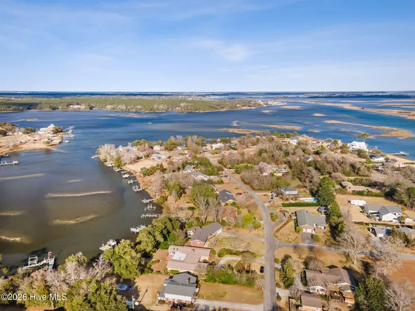 $675,000 | 168 Leslie Drive, Hubert, NC 28539