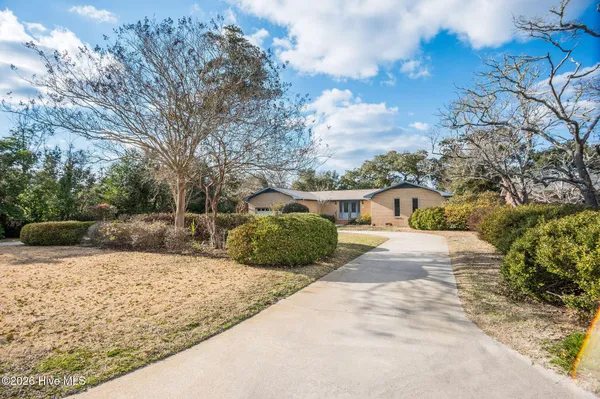 $675,000 | 168 Leslie Drive, Hubert, NC 28539