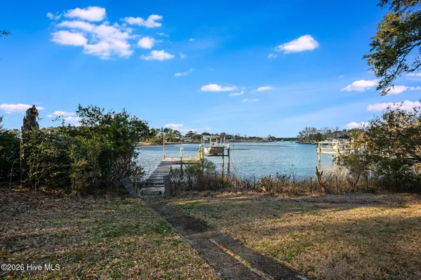 $675,000 | 168 Leslie Drive, Hubert, NC 28539