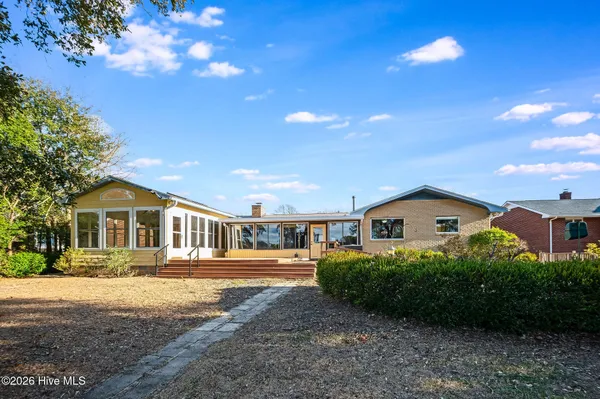 $675,000 | 168 Leslie Drive, Hubert, NC 28539