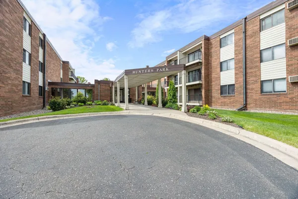 $135,000 | 4 Pine Tree Drive, Unit 212, Arden Hills, MN 55112
