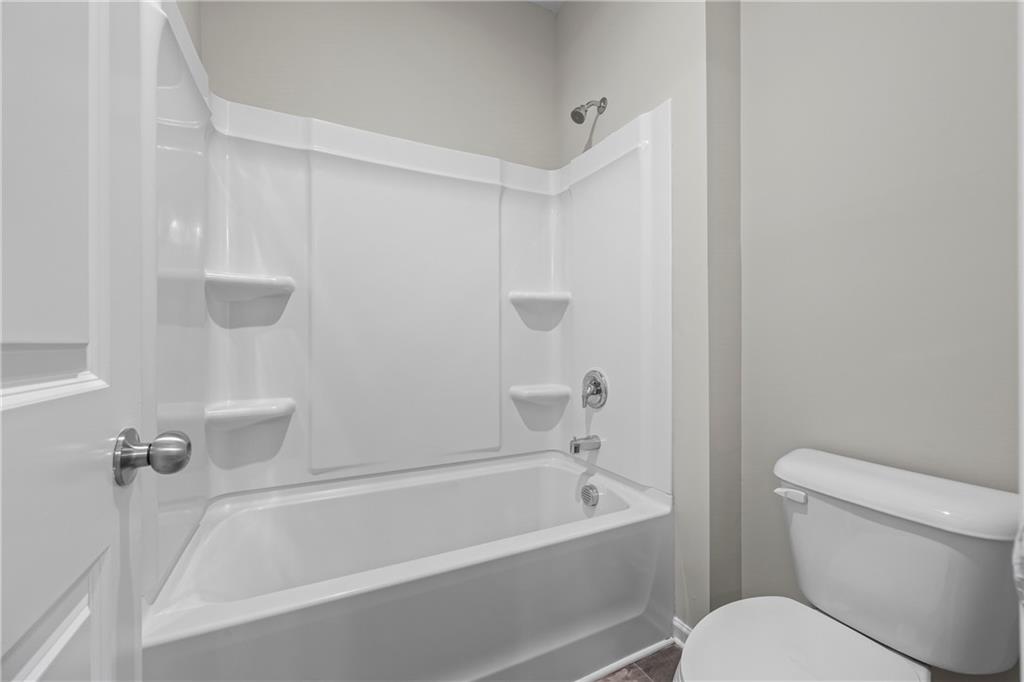 30 Fanleaf Drive Fairburn, GA 30213 - Photo 46 of 88 a bathroom with a toilet and bathtub