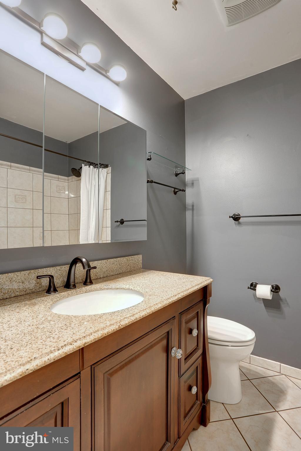 117 Circle Road Pasadena, MD 21122 - Photo 22 of 46 Hall Bath