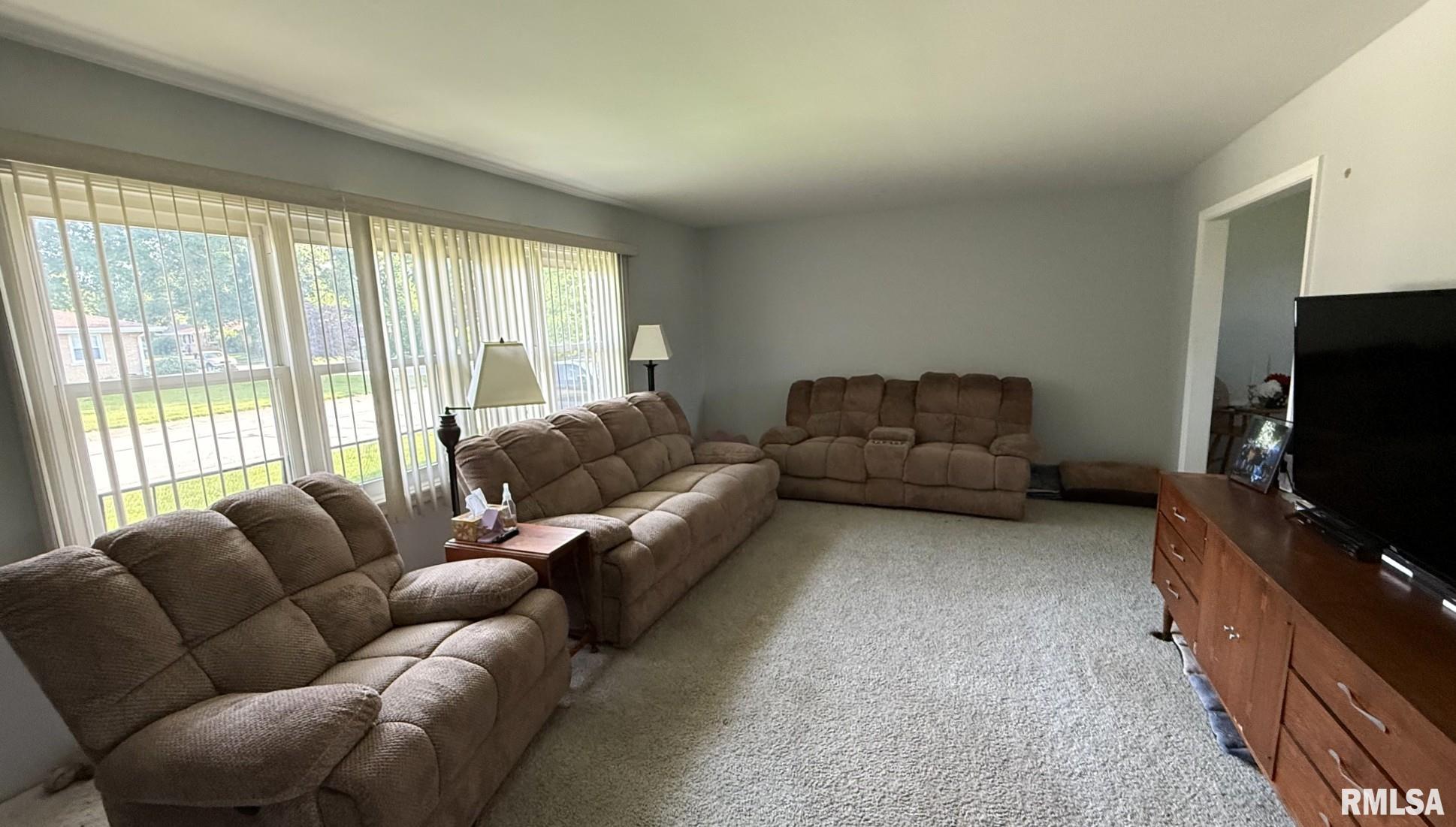 69 Nottingham Road Springfield, IL 62704 - Photo 4 of 17