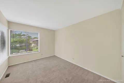 $230,000 | 1326 Kingsbury Drive, Unit 6, Hanover Park, IL 60133