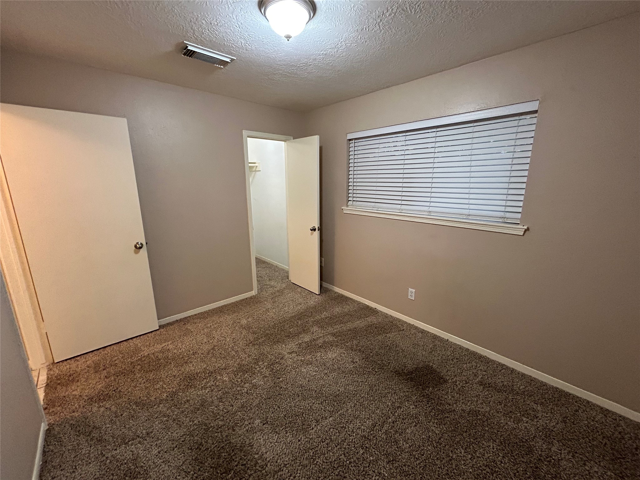 4146 Bermuda Drive Pasadena, TX 77503 - Photo 13 of 16 an empty room with windows