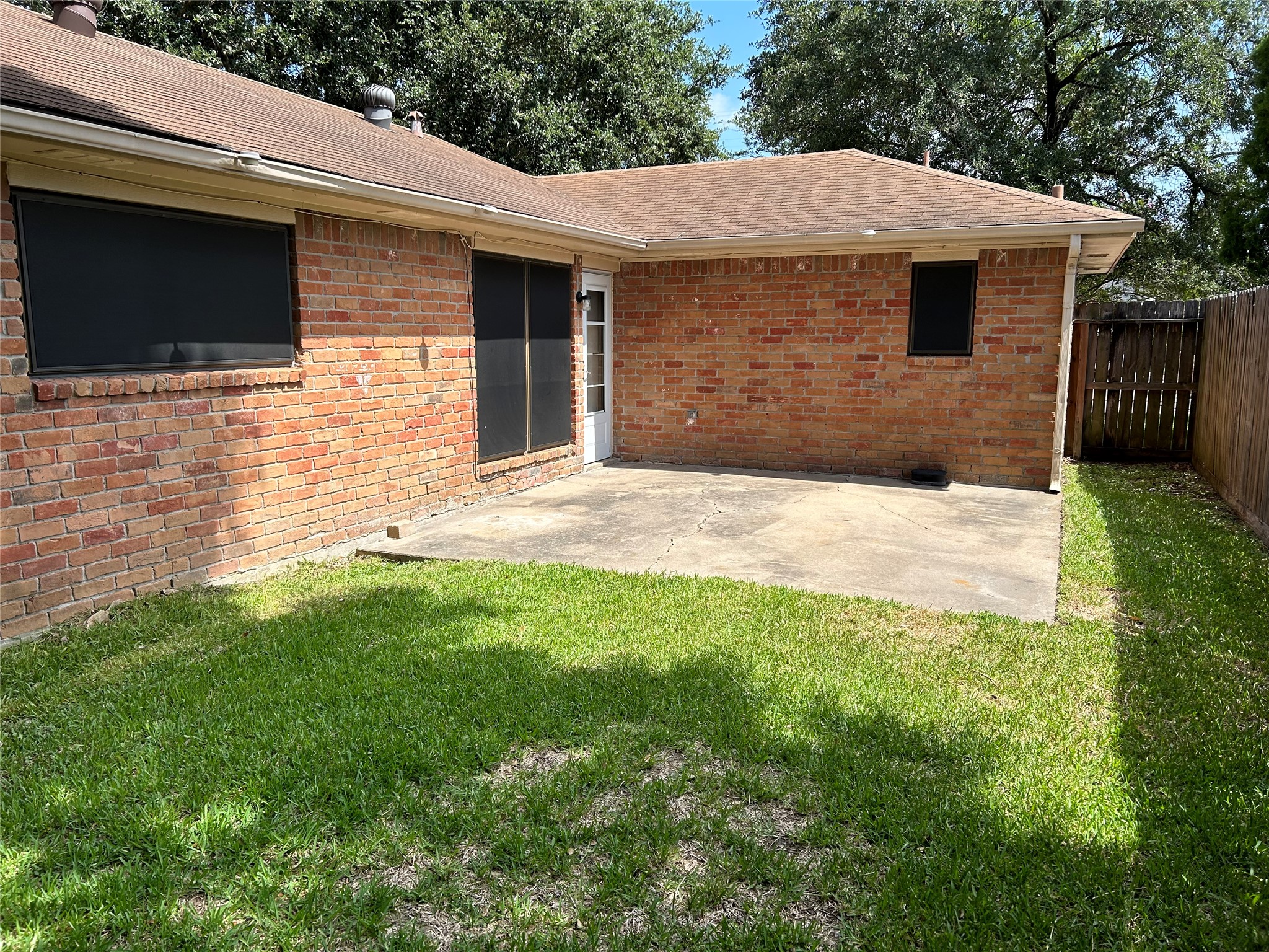 4146 Bermuda Drive Pasadena, TX 77503 - Photo 15 of 16 a backyard of a house with lots of green space