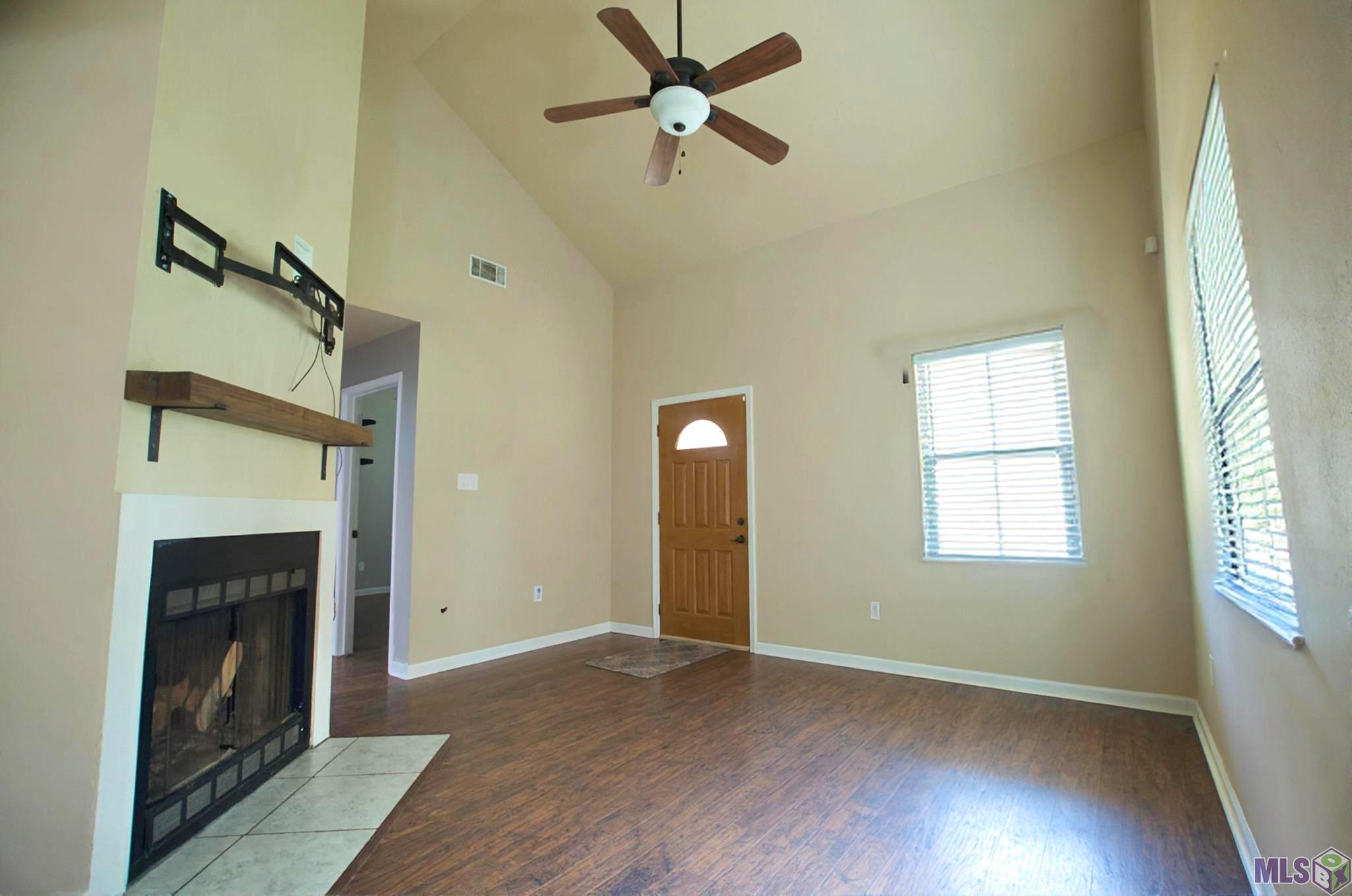1440 Lila Street Baton Rouge, LA 70820 - Photo 8 of 26 LIVING ROOM