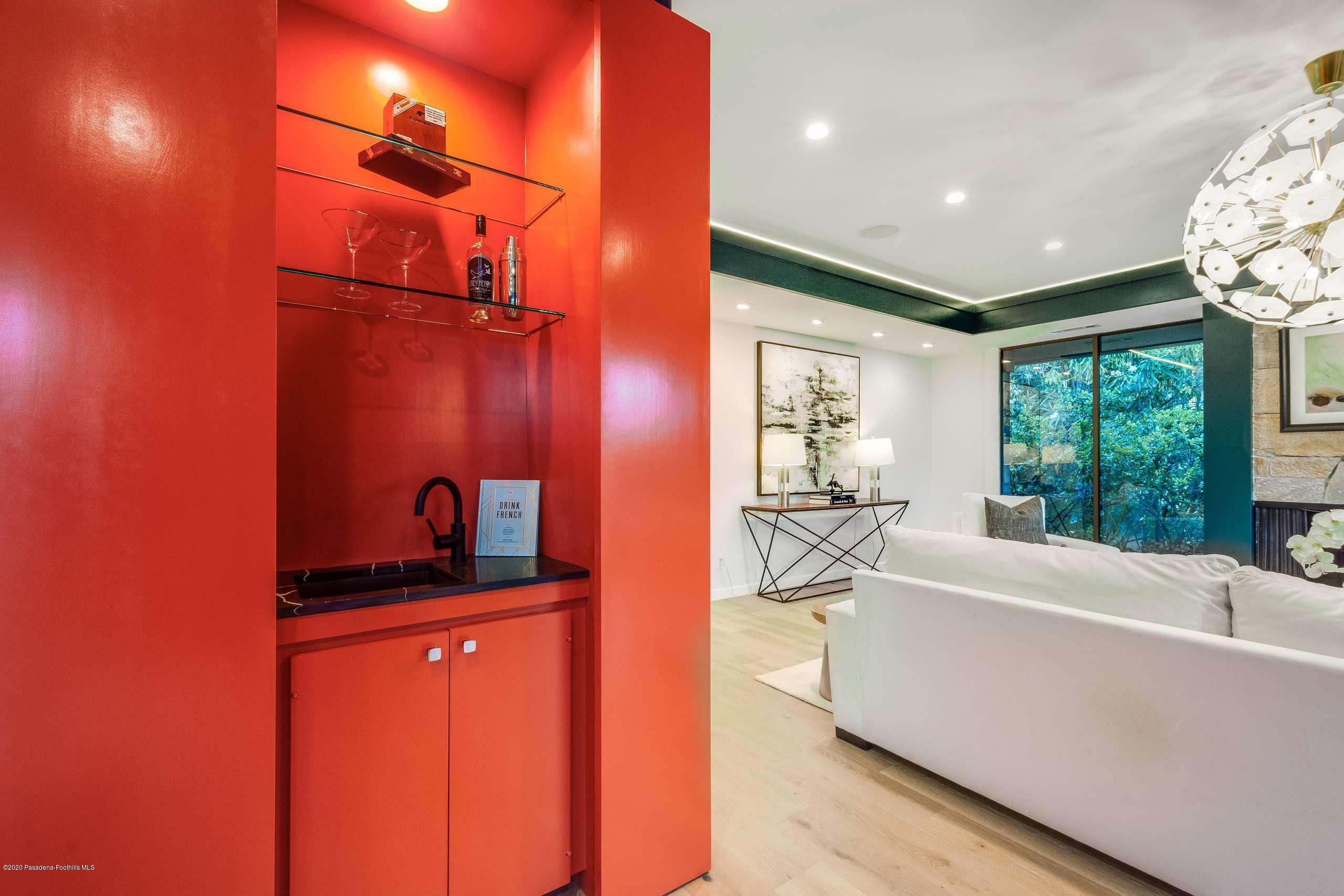 1335 Carnarvon Drive Pasadena, CA 91103 - Photo 13 of 52 a very nice looking room with a large window