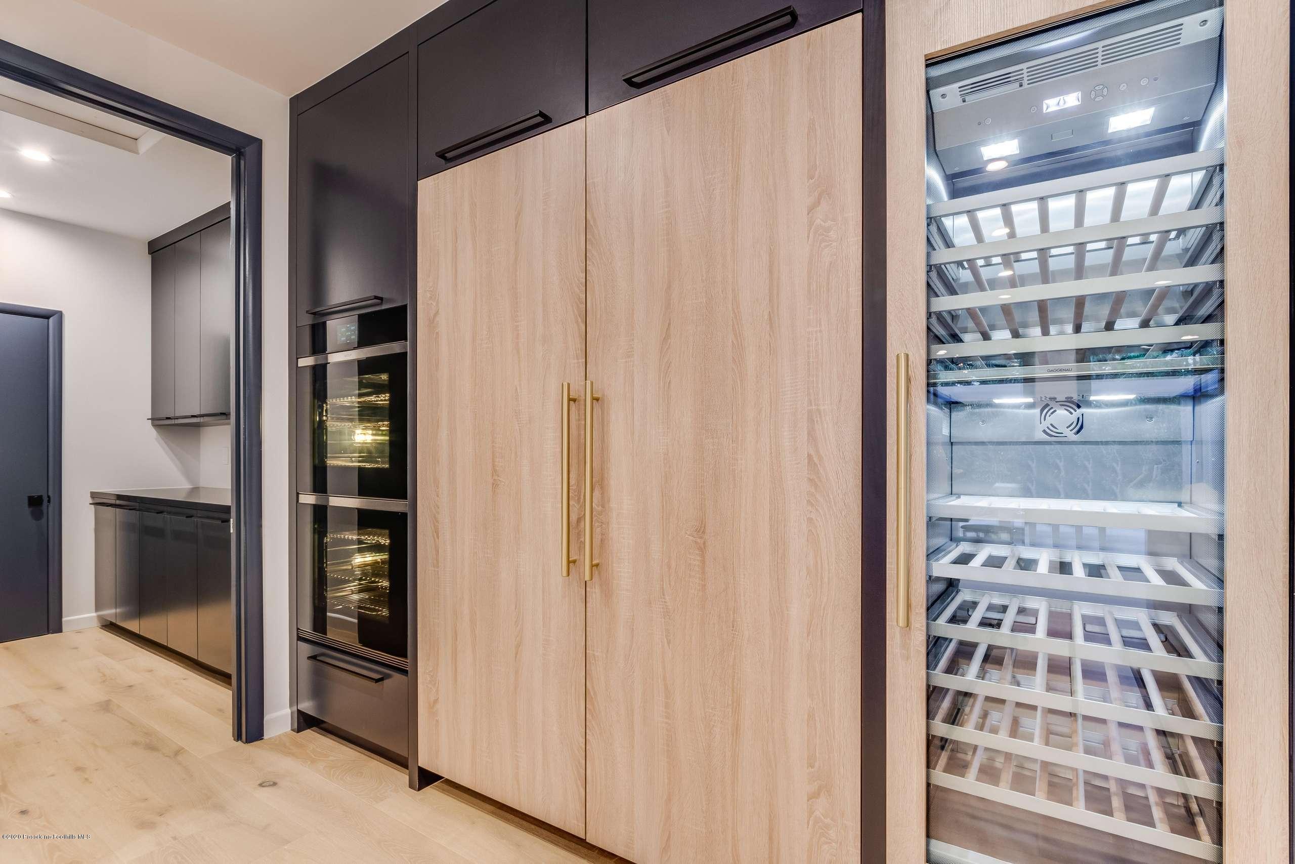1335 Carnarvon Drive Pasadena, CA 91103 - Photo 19 of 52 a view of livingroom with walk in closet and windows
