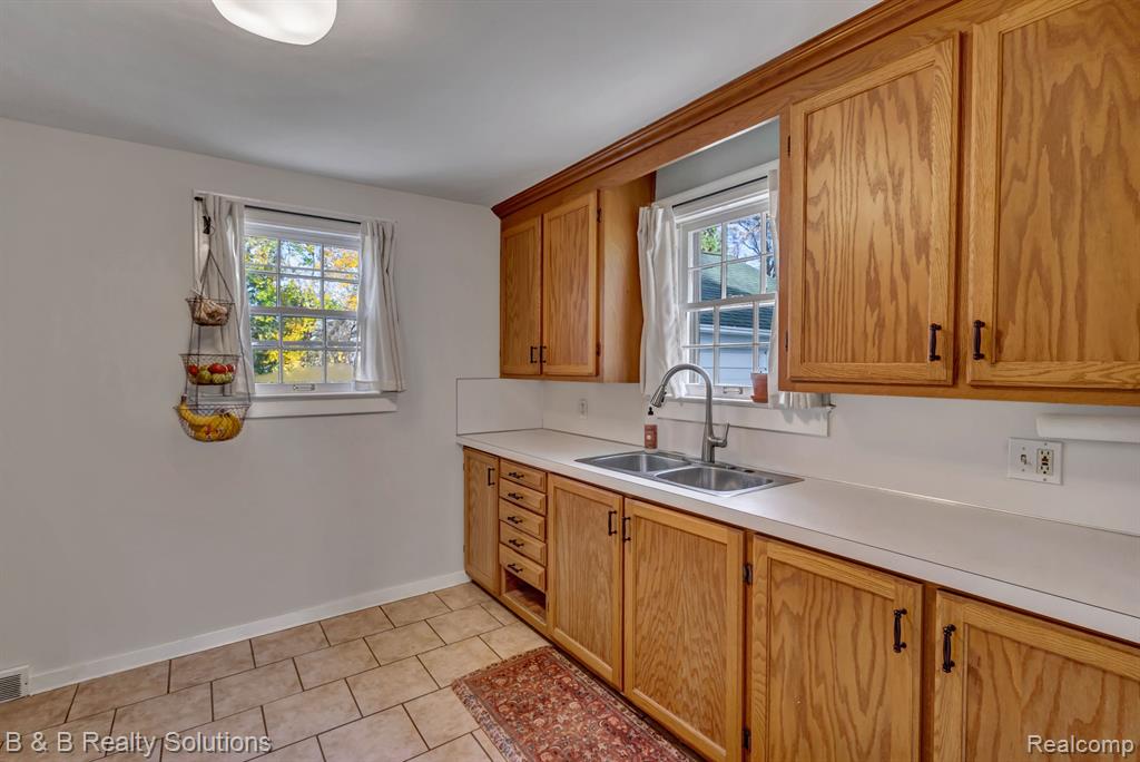 1220 South Center Road Saginaw, MI 48638 - Photo 11 of 24 Gallery Image 11