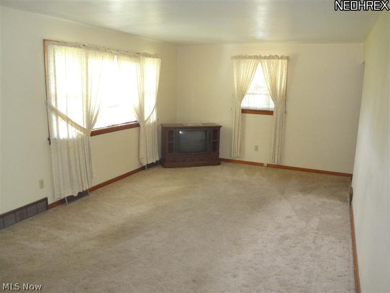 2117 East Garfield Road New Springfield, OH 44443 - Photo 2 of 13