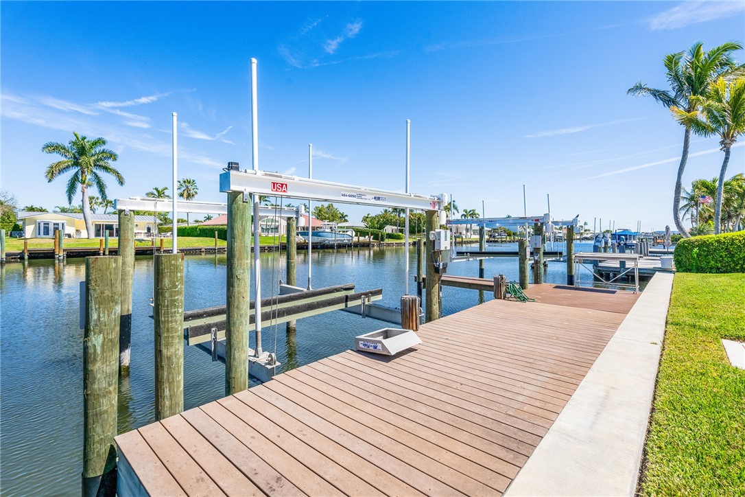 18 Tarpon Drive Vero Beach, FL 32960 - Photo 5 of 36 a outdoor view with a sitting space