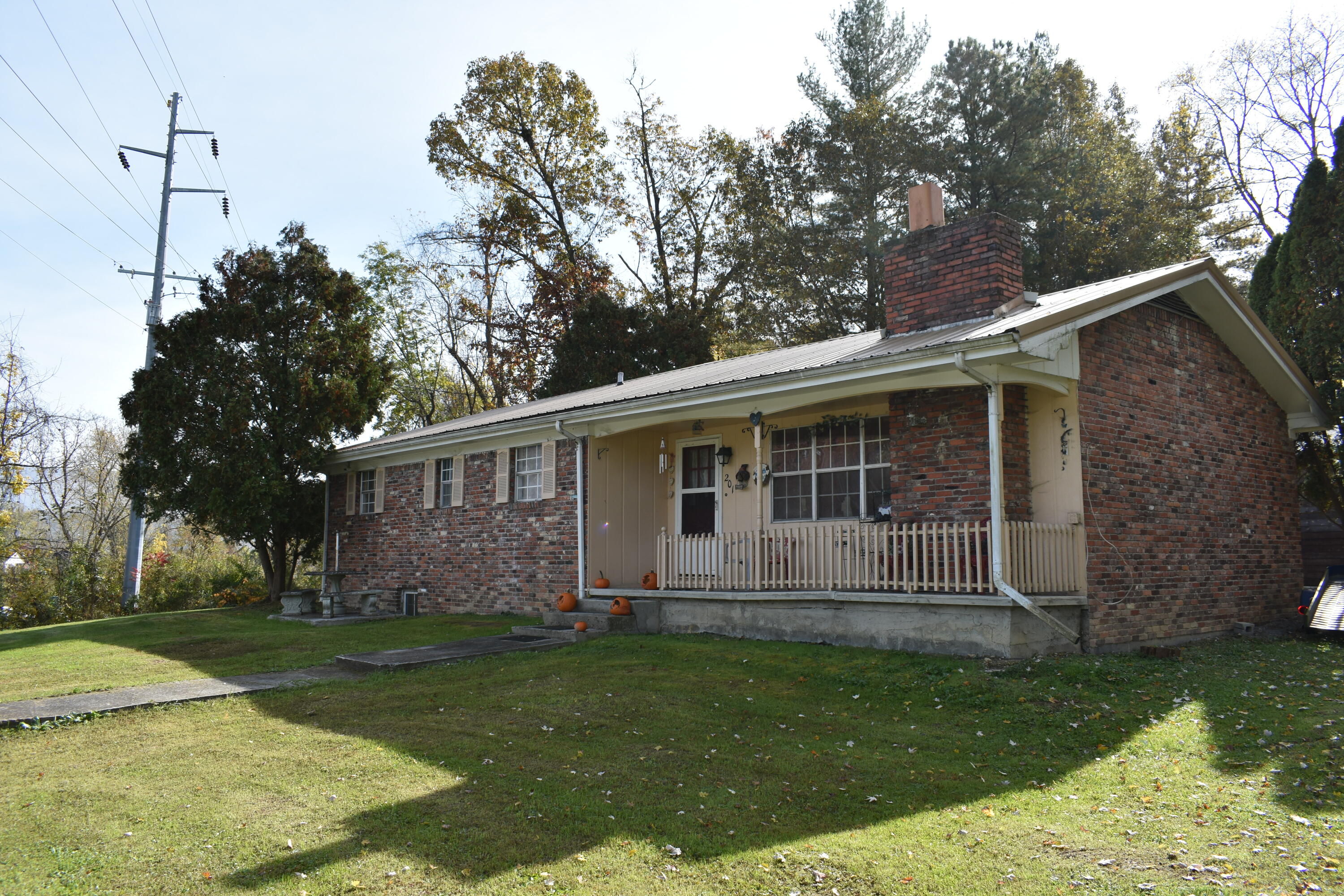 201 Lynnwood Road Middlesboro, KY 40965 - Photo 10 of 31 DSC_5471