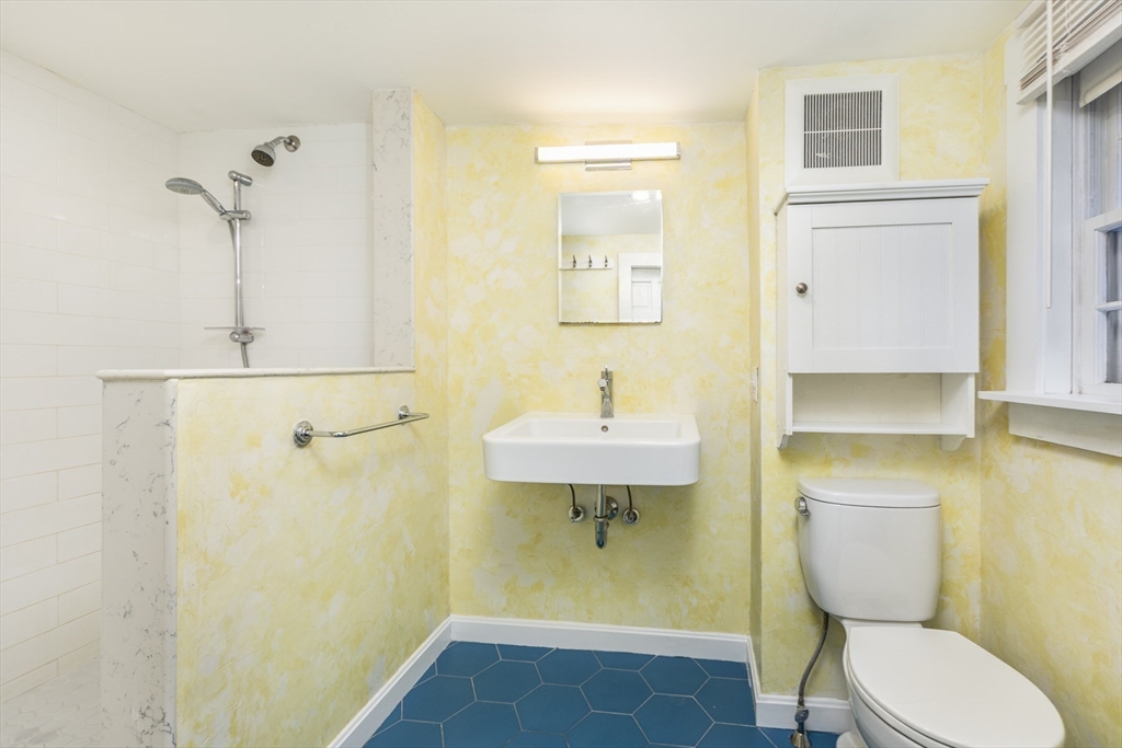 1 Mugford Street, Unit 3 Marblehead, MA 01945 - Photo 12 of 24